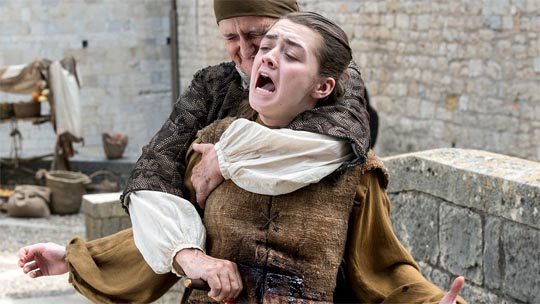 Game of Thrones (Juego de Tronos) 6x07 -The Broken Man - Maisie Williams (Arya Stark) stabbed